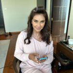 Lisa Ray Instagram – Coordinating school schedules and birthday plans for Sufi and Soleil in Dubai while on location in Delhi.

Back in the makeup chair with my absolute fab MUH and human being @anukaushikstudio The Oberoi, New Delhi