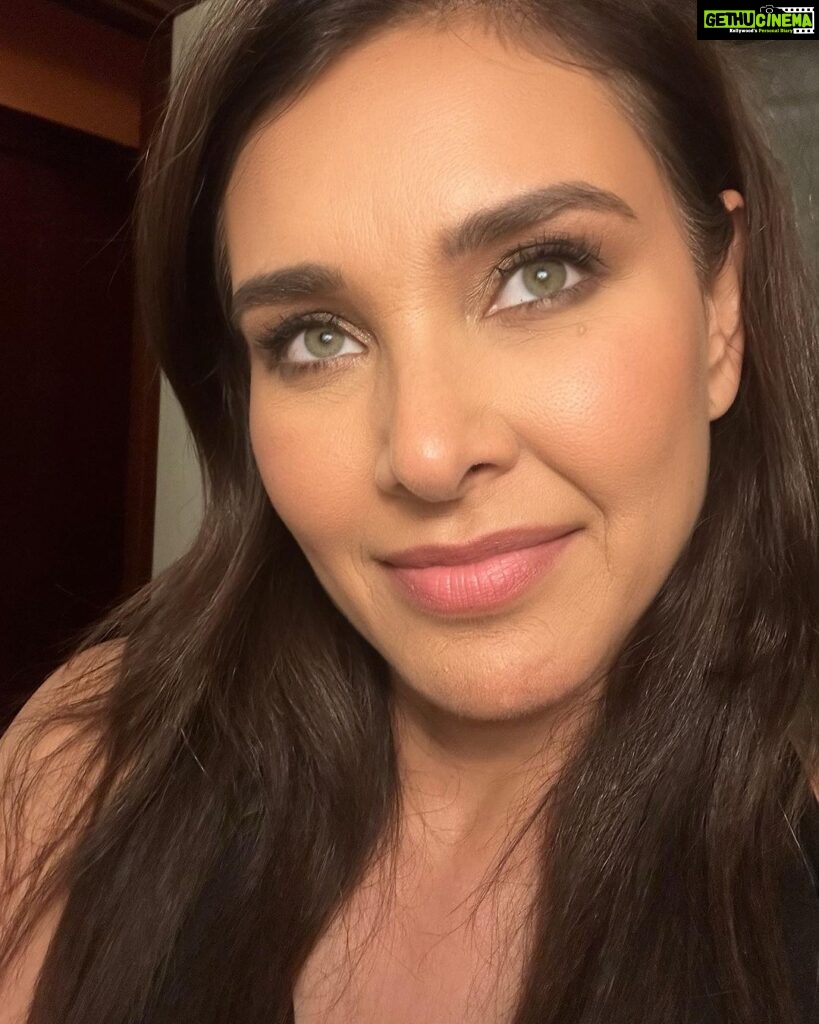 Lisa Ray Instagram - Thanks @makeupbymaitreyi for lovely makeup last night. This is also proof that you never stop growing - I mean look at my nose 😅