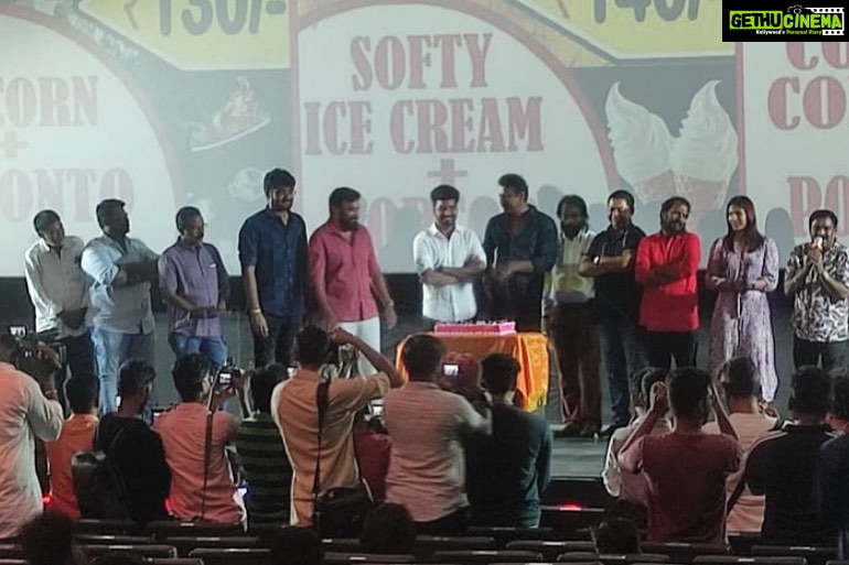 M. Sasikumar Instagram - #subramaniyapuram #fdfs #kamalatheatre #clebration Thanks to all 😍 In theatres from today #15yearsOfSbramaniyapura