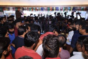 M. Sasikumar Instagram - #subramaniyapuram #fdfs #kamalatheatre #clebration 
Thanks to all 😍
In theatres from today 
#15yearsOfSbramaniyapura
