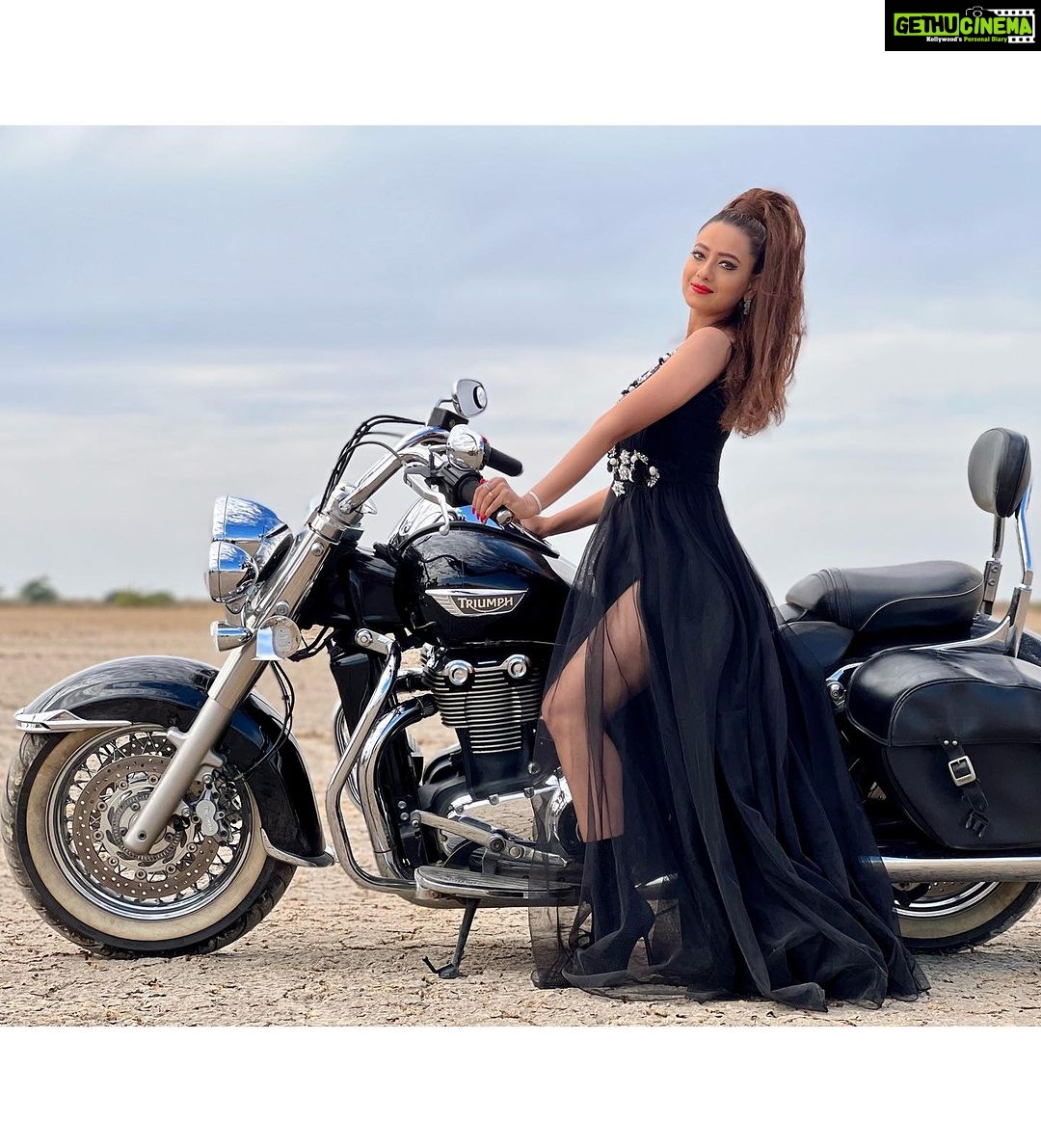 Madalsa Sharma Instagram - Always classy and a little bit sassy….✨🥂 . . . . #quoteoftheday #thoughtoftheday #madalsasharma #kavya #DilKiTuZameen #triumph #picoftheday #postoftheday #instadaily #instapic #instagood #instamood #mood #love #actorslife