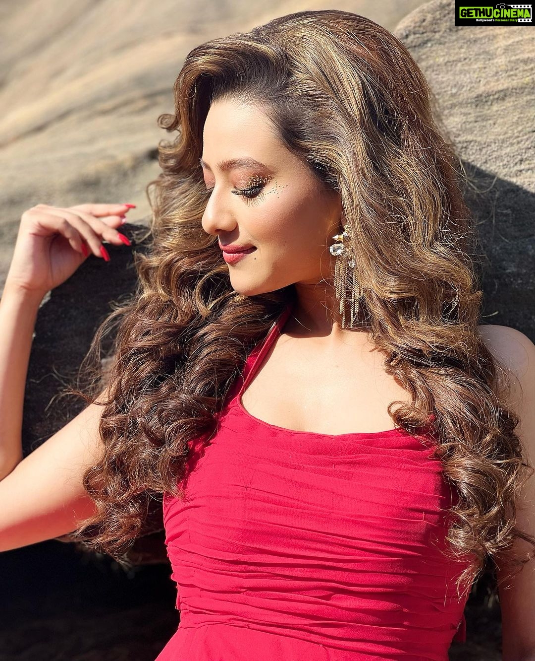 Madalsa Sharma Instagram - Grace, elegance, and a touch of glamor….✨ . . . . #glam #thoughtoftheday #madalsasharma #kavya #picoftheday #postoftheday #instadaily #instapic #instagood #instamood #mood #love #actorslife