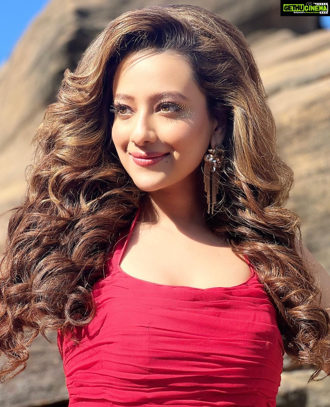 Madalsa Sharma Instagram - Grace, elegance, and a touch of glamor….✨ . . . . #glam #thoughtoftheday #madalsasharma #kavya #picoftheday #postoftheday #instadaily #instapic #instagood #instamood #mood #love #actorslife
