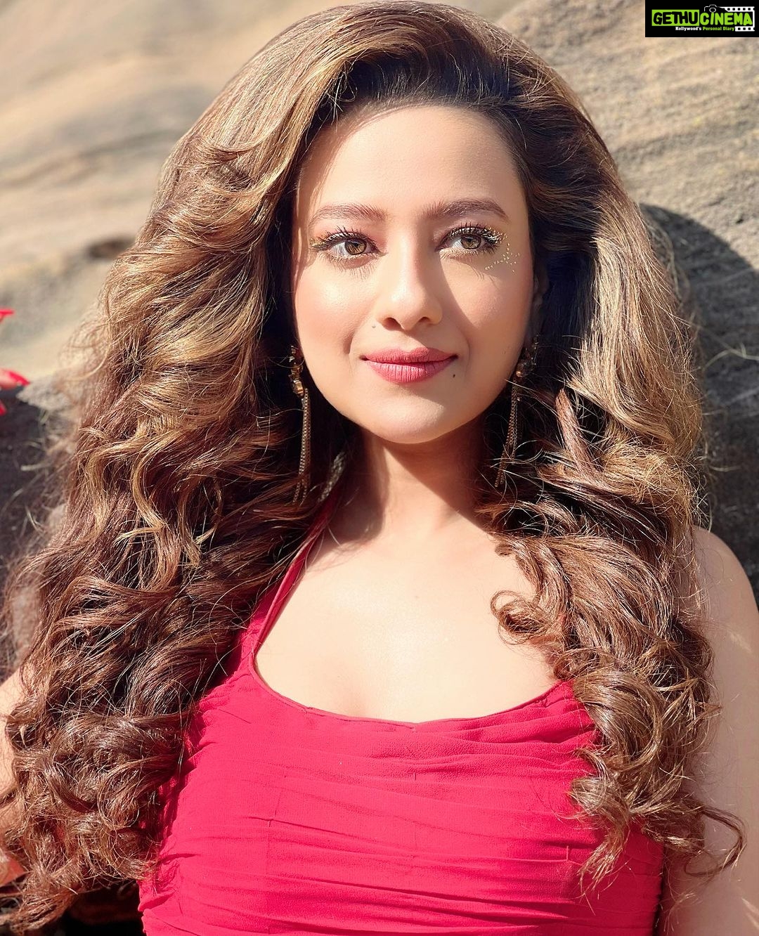 Madalsa Sharma Instagram - Grace, elegance, and a touch of glamor….✨ . . . . #glam #thoughtoftheday #madalsasharma #kavya #picoftheday #postoftheday #instadaily #instapic #instagood #instamood #mood #love #actorslife