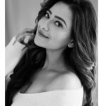 Madalsa Sharma Instagram - Life is in color, but black and white is more realistic🖤🤍 #quoteoftheday #thoughtoftheday #madalsasharma #kavya #picoftheday #postoftheday #instadaily #instapic #instagood #instamood #mood #love #actorslife