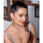 Madalsa Sharma Instagram - Life is only a reflection of what we allow ourselves to see.✨✨ 📸 @artographybysagar #quoteoftheday #thoughtoftheday #madalsasharma #kavya #picoftheday #postoftheday #instadaily #instapic #instagood #instamood #mood #love #actorslife