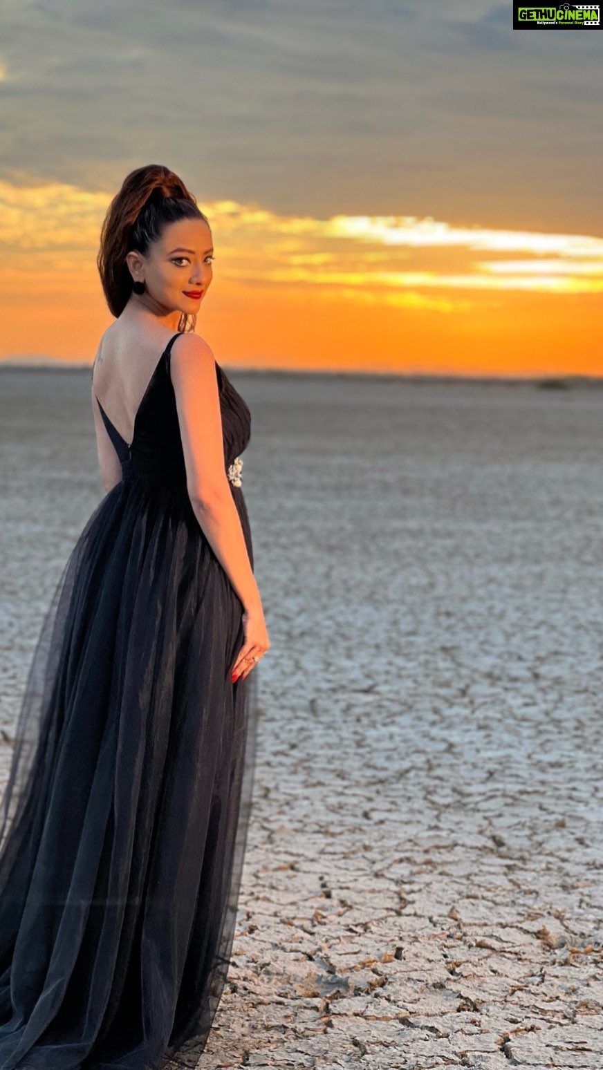 Madalsa Sharma Instagram - Go where you feel most alive🩷 #DilKiTuZameen #reels #reelsinstagram #madalsasharma #kavya #videooftheday #instadaily #instavideo #instagood #instamood #mood #trending #trendingreels #reelitfeelit #reelkarofeelkaro #reeloftheday #reelit #love #actorslife