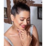 Madalsa Sharma Instagram - Life is only a reflection of what we allow ourselves to see.✨✨ 📸 @artographybysagar #quoteoftheday #thoughtoftheday #madalsasharma #kavya #picoftheday #postoftheday #instadaily #instapic #instagood #instamood #mood #love #actorslife