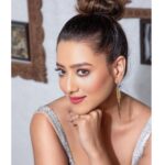 Madalsa Sharma Instagram - Life is only a reflection of what we allow ourselves to see.✨✨ 📸 @artographybysagar #quoteoftheday #thoughtoftheday #madalsasharma #kavya #picoftheday #postoftheday #instadaily #instapic #instagood #instamood #mood #love #actorslife