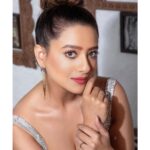 Madalsa Sharma Instagram - Life is only a reflection of what we allow ourselves to see.✨✨ 📸 @artographybysagar #quoteoftheday #thoughtoftheday #madalsasharma #kavya #picoftheday #postoftheday #instadaily #instapic #instagood #instamood #mood #love #actorslife