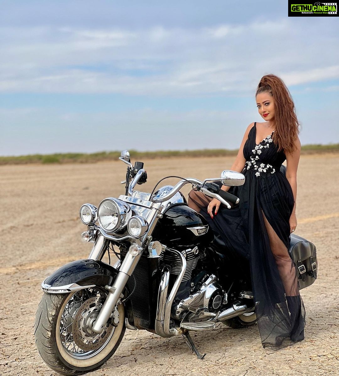 Madalsa Sharma Instagram - Always classy and a little bit sassy….✨🥂 . . . . #quoteoftheday #thoughtoftheday #madalsasharma #kavya #DilKiTuZameen #triumph #picoftheday #postoftheday #instadaily #instapic #instagood #instamood #mood #love #actorslife