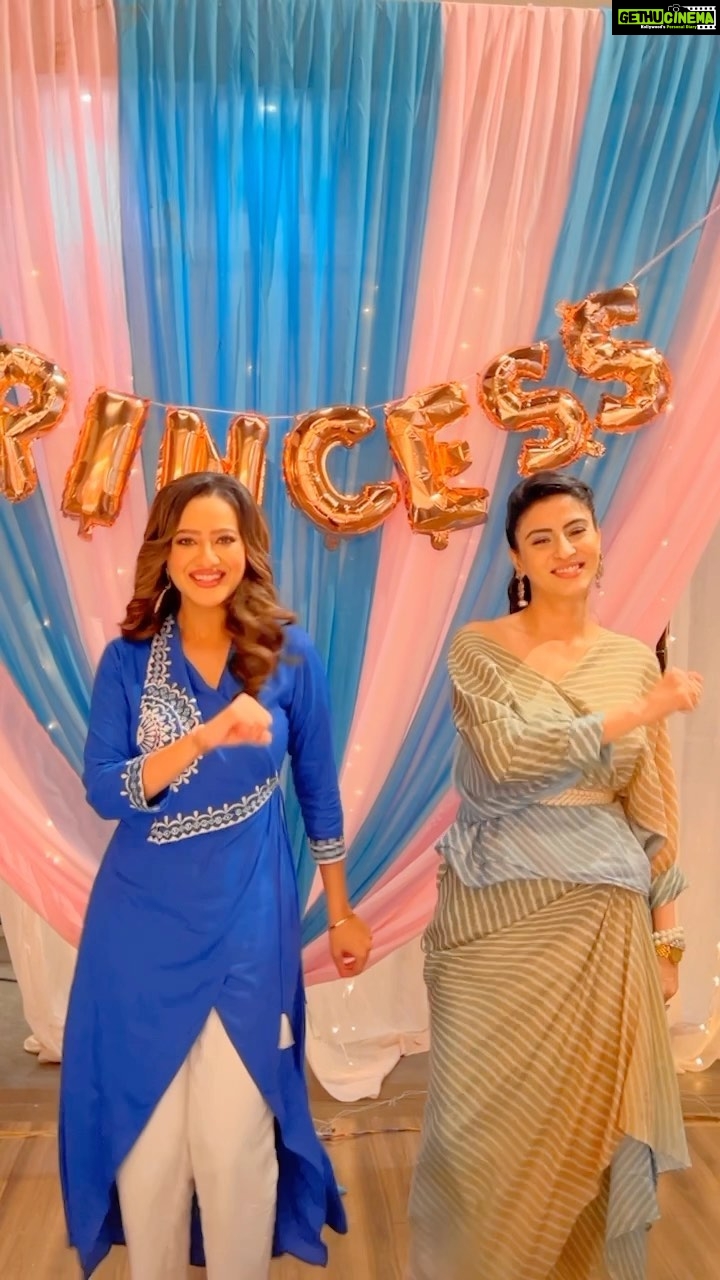 Madalsa Sharma - 136.3K Likes - Mein Khiladi Tu Anari….🤪👯♀️😂 @ashleshasavant
Because it’s trending💁♀️
Shot patiently by our cutie @muskanbamne ❤️
.
.
.
.
#reels #reelsinstagram #madalsasharma #ashleshasawant #barkha #kavya #videooftheday #instadaily #instavideo #instagood #instamood #mood #trending #trendingreels #reelitfeelit #reelkarofeelkaro #reeloftheday #reelit #love #actors