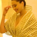 Madalsa Sharma Instagram - Glow - Getter ✨✨ 🎥: @_akshataman @theakshataman 👩‍💻: @thetamannasantra #reels #reelsinstagram #madalsasharma #kavya #videooftheday #instadaily #instavideo #instagood #instamood #mood #trending #trendingreels #reelitfeelit #reelkarofeelkaro #reeloftheday #reelit #love #actorslife