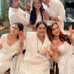 Madalsa Sharma Instagram - Little bit Crazy, Little bit Loud, Bohot zayaada Love, In the Shah Family House❤️🏡 @sudanshu_pandey @alpanabuch19 @muskanbamne @nidz_20 @kedaraashish #reelitfeelit #reelkarofeelkaro #anupamaa #familia #funnyreels #onset