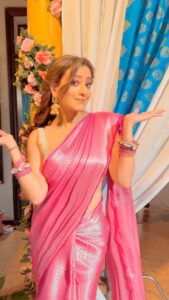 Madalsa Sharma Instagram - Pate ki baat….😉🤭
.
.
.
.

#reels #reelsinstagram #madalsasharma #kavya #videooftheday #instadaily #instavideo #instagood #instamood #mood #trending #trendingreels #reelitfeelit #reelkarofeelkaro #reeloftheday #reelit #love #actorslife