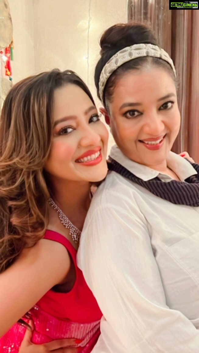 Madalsa Sharma - 126.7K Likes - When mumma visits me on set, this is what we do💁♀️❤️
Waise baat toh sahi kahi humne….😉😂
@sheelassharmaa
#reels #reelsinstagram #madalsasharma #sheelasharma #kavya #motherdaughter #bestie #us #videooftheday #instadaily #instavideo #instagood #instamood #mood #trending #trendingreels #reelitfeelit #reelkarofeelkaro #reeloftheday #reelit #love #actorslife