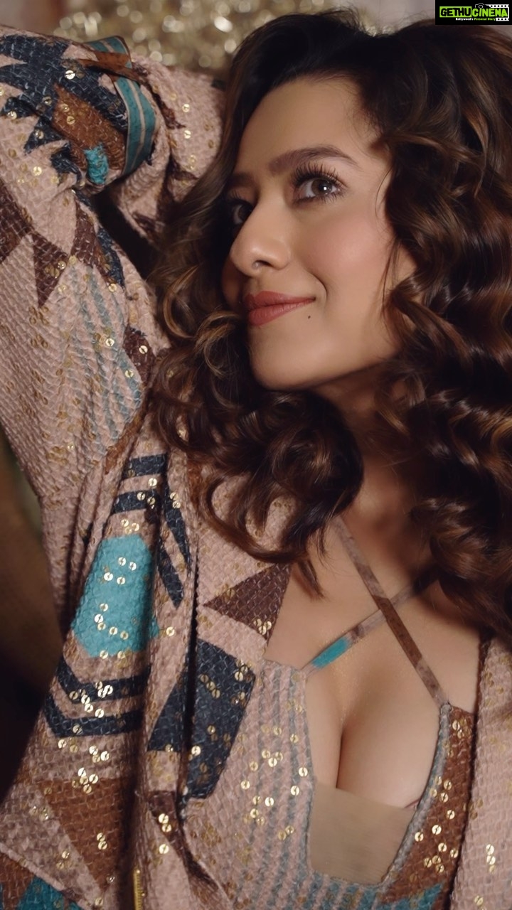Madalsa Sharma Instagram - Every week is a fashion week✨ 📸 @artographybysagar #reels #reelsinstagram #madalsasharma #kavya #videooftheday #instadaily #instavideo #instagood #instamood #mood #trending #trendingreels #reelitfeelit #reelkarofeelkaro #reeloftheday #reelit #love #actorslife