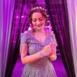 Madalsa Sharma Instagram - When my friends say dress casual….💁‍♀️🤪 . . . . #quoteoftheday #thoughtoftheday #madalsasharma #kavya #picoftheday #postoftheday #instadaily #instapic #instagood #instamood #mood #love #actorslife