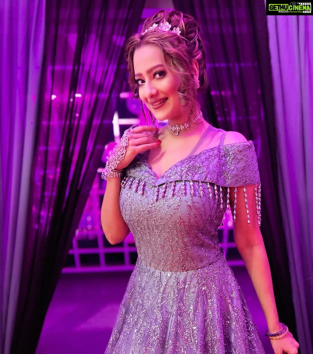 Madalsa Sharma Instagram - When my friends say dress casual….💁♀️🤪 . . . . #quoteoftheday #thoughtoftheday #madalsasharma #kavya #picoftheday #postoftheday #instadaily #instapic #instagood #instamood #mood #love #actorslife