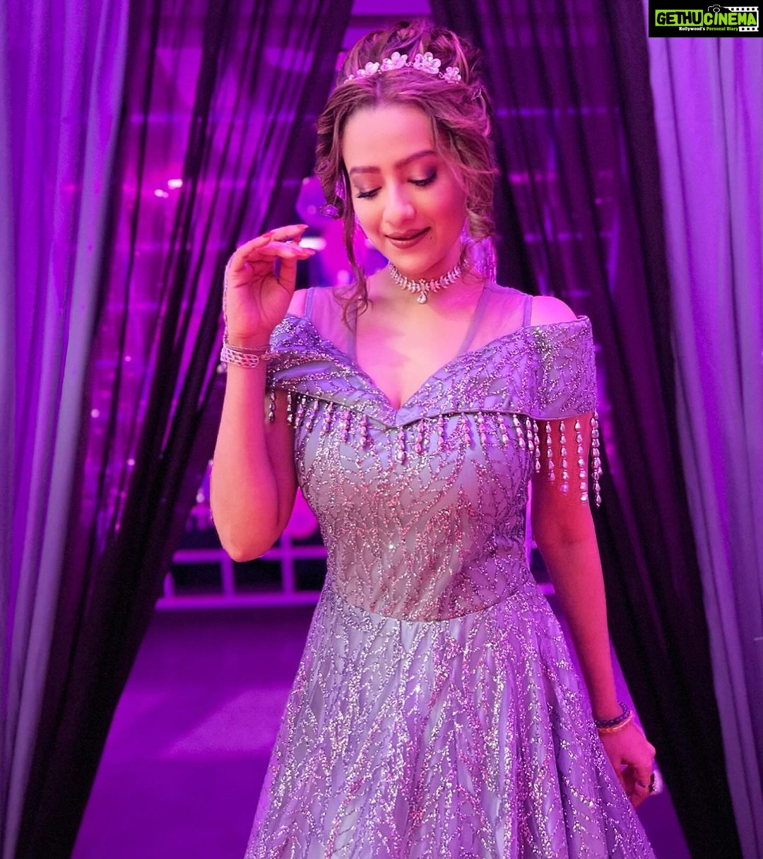Madalsa Sharma Instagram - When my friends say dress casual….💁♀️🤪 . . . . #quoteoftheday #thoughtoftheday #madalsasharma #kavya #picoftheday #postoftheday #instadaily #instapic #instagood #instamood #mood #love #actorslife