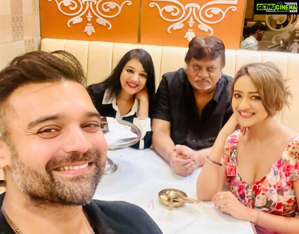 Madalsa Sharma Instagram - Mom’s Birthday❤️❤️❤️❤️ . . . . #family #us #birthdaygirl #love