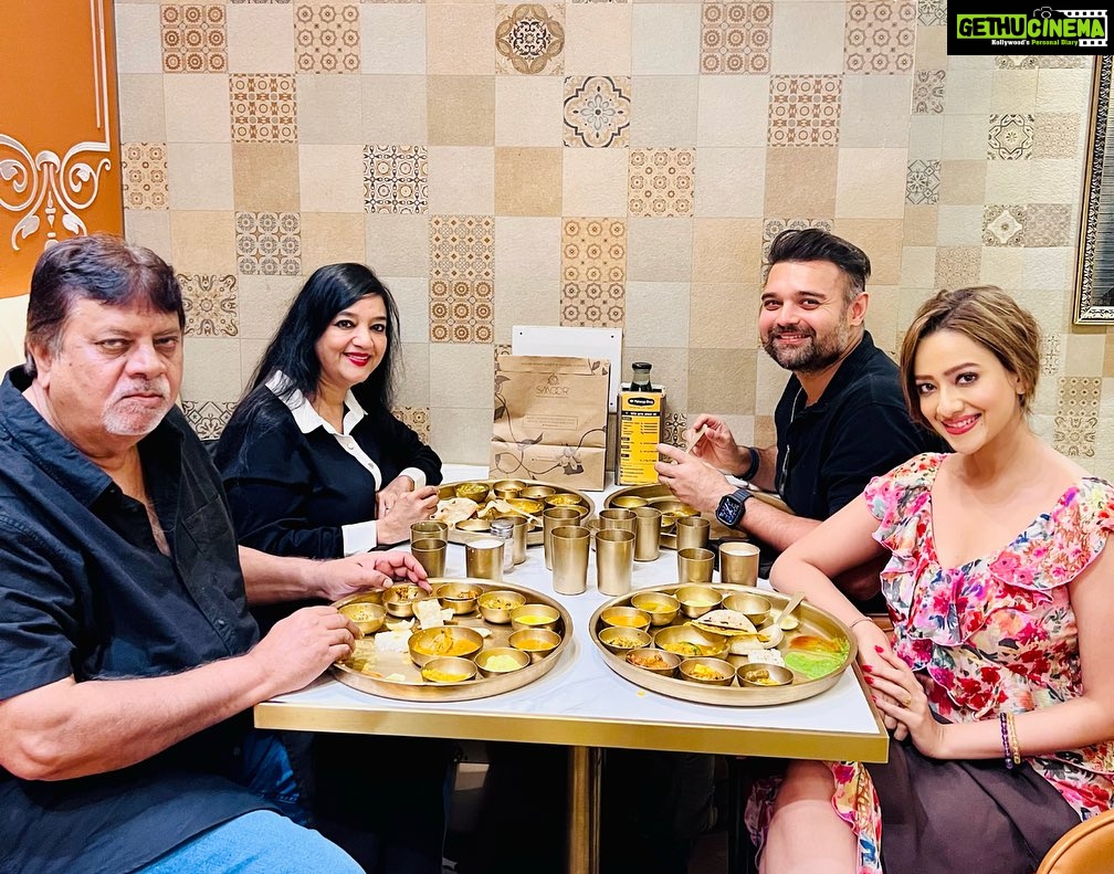Madalsa Sharma Instagram - Mom’s Birthday❤️❤️❤️❤️ . . . . #family #us #birthdaygirl #love