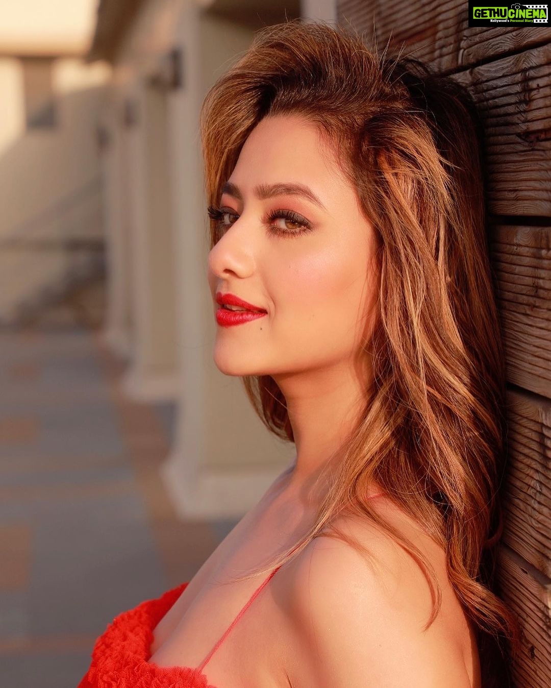 Madalsa Sharma Instagram - There is a calmness to a life lived in gratitude, a quiet joy….❤️ 📸 @artographybysagar . . . . #quoteoftheday #thoughtoftheday #madalsasharma #kavya #picoftheday #postoftheday #instadaily #instapic #instagood #instamood #mood #love #actorslife