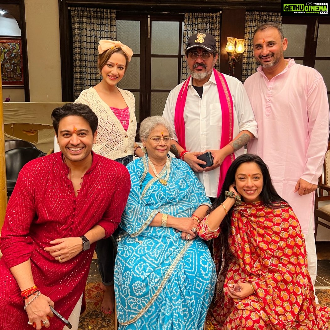 Madalsa Sharma Instagram - Today is a very special day as “Anupama” reaches the 1000 episode milestone. Words can’t express how grateful and happy I am to be a part of this show. All my gratitude goes to the captain of our ship @rajan.shahi.543 sir and @deepa.shahi.1428 aunty ji. This wouldn’t have been possible without your love, guidance and support. Once again I feel immensely blessed to be a part of this show and today’s historic milestone which we all have achieved together. ❤️❤️❤️❤️ Thu Thu Thu 😇😇 @directorskutproduction #1000episodes #anupamaa #shahiproductionspvtltd #teamanupama #rajanshahi #deepashahi