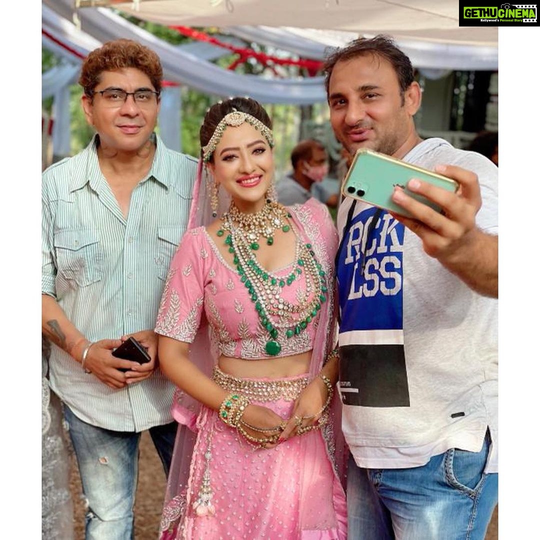 Madalsa Sharma Instagram - Today is a very special day as “Anupama” reaches the 1000 episode milestone. Words can’t express how grateful and happy I am to be a part of this show. All my gratitude goes to the captain of our ship @rajan.shahi.543 sir and @deepa.shahi.1428 aunty ji. This wouldn’t have been possible without your love, guidance and support. Once again I feel immensely blessed to be a part of this show and today’s historic milestone which we all have achieved together. ❤️❤️❤️❤️ Thu Thu Thu 😇😇 @directorskutproduction #1000episodes #anupamaa #shahiproductionspvtltd #teamanupama #rajanshahi #deepashahi