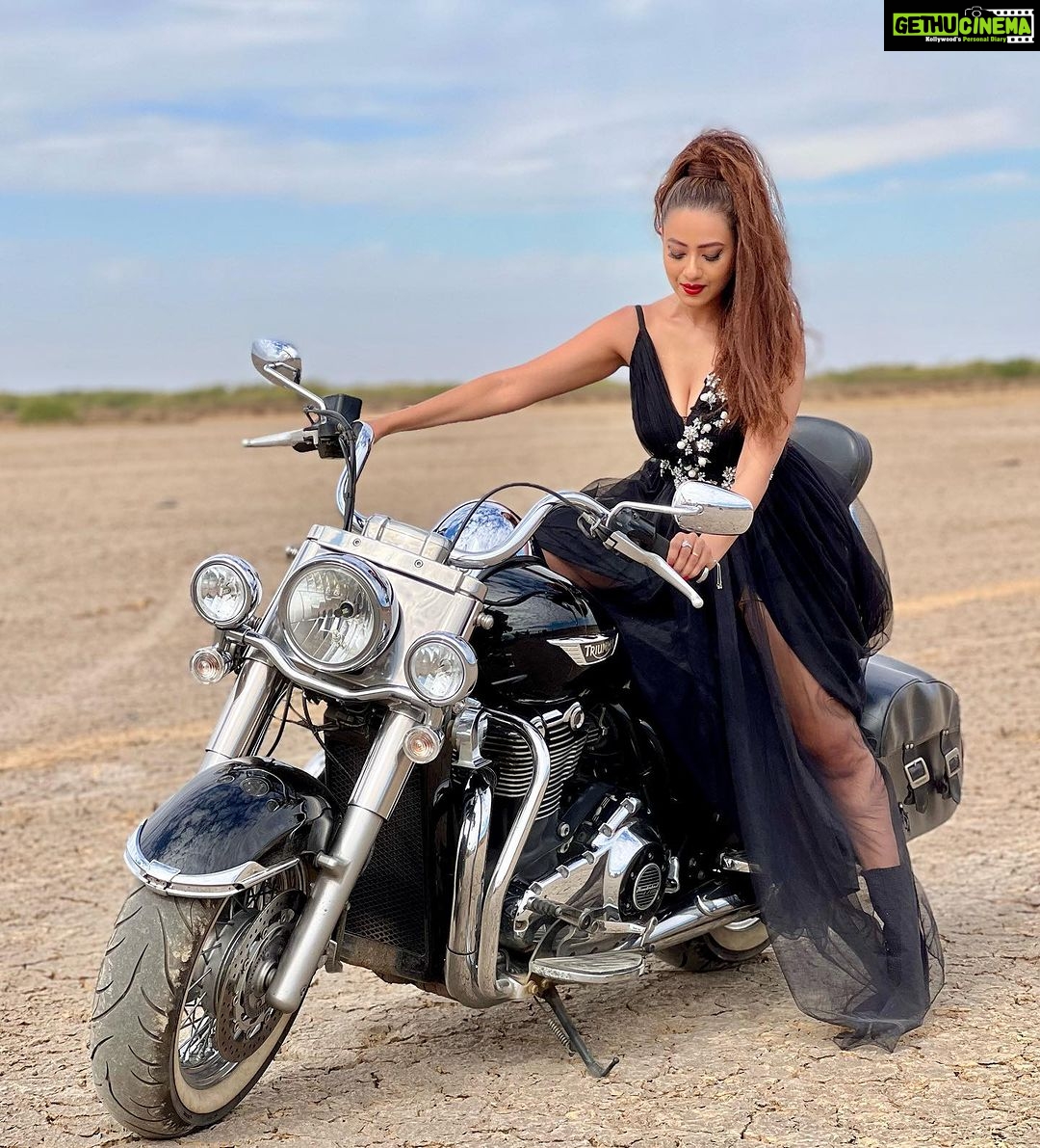 Madalsa Sharma Instagram - Always classy and a little bit sassy….✨🥂 . . . . #quoteoftheday #thoughtoftheday #madalsasharma #kavya #DilKiTuZameen #triumph #picoftheday #postoftheday #instadaily #instapic #instagood #instamood #mood #love #actorslife