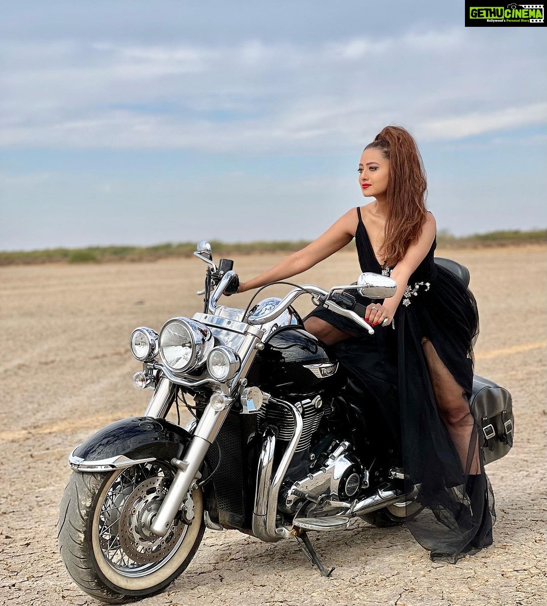 Madalsa Sharma Instagram - Always classy and a little bit sassy….✨🥂 . . . . #quoteoftheday #thoughtoftheday #madalsasharma #kavya #DilKiTuZameen #triumph #picoftheday #postoftheday #instadaily #instapic #instagood #instamood #mood #love #actorslife