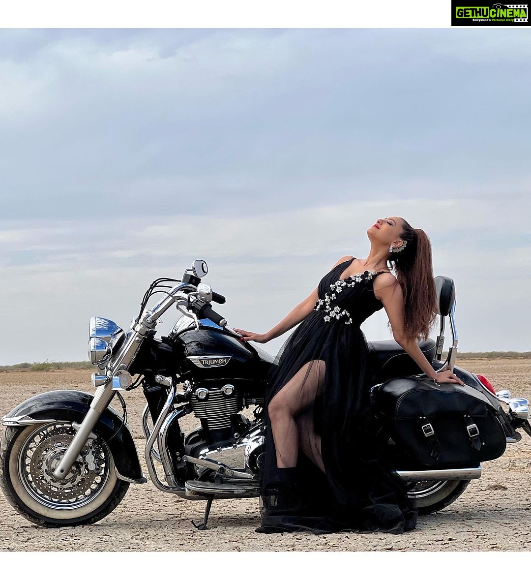 Madalsa Sharma Instagram - Always classy and a little bit sassy….✨🥂 . . . . #quoteoftheday #thoughtoftheday #madalsasharma #kavya #DilKiTuZameen #triumph #picoftheday #postoftheday #instadaily #instapic #instagood #instamood #mood #love #actorslife