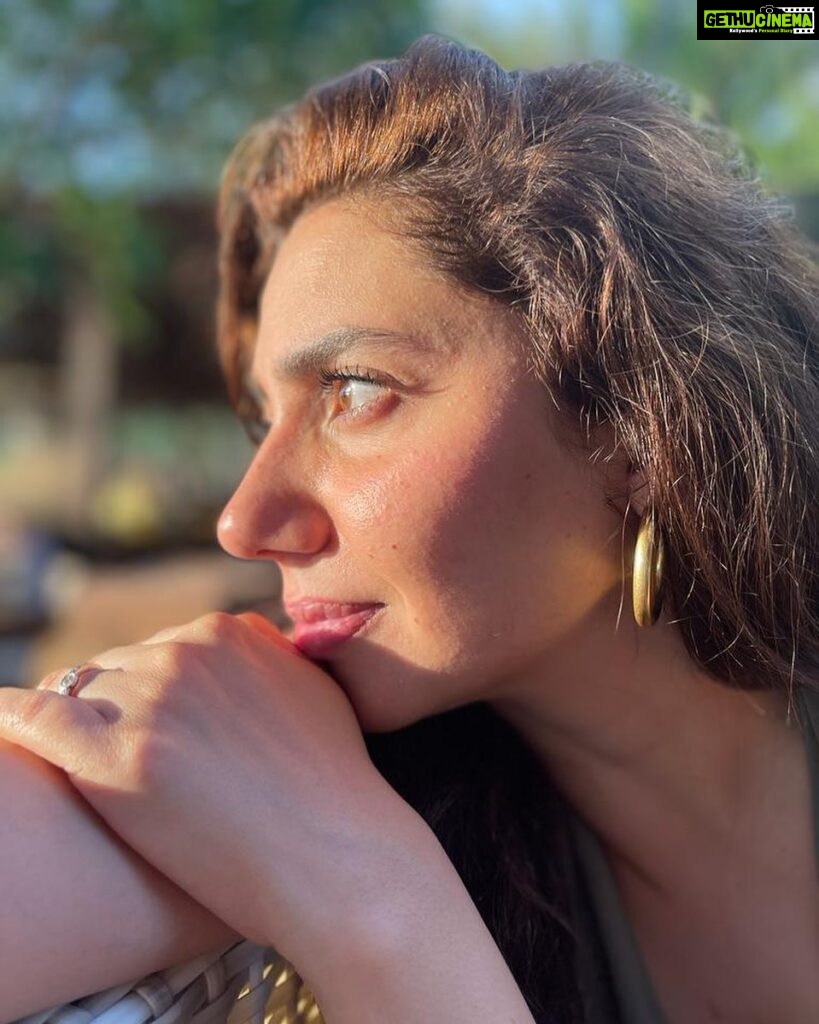 Mahira Khan Instagram - کھیل دھوم چھاؤں کا 🫶