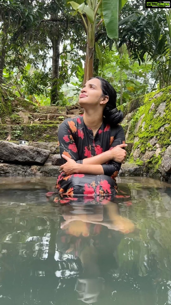 Malavika Krishnadas Instagram - Now get 10x Keratin Smooth hair in one wash with Pilgrim Patuá & Keratin Smoothening Shampoo. . Use my code PGMalavikaK to get a leave in conditioner free with the shampoo. Follow pilgrim at @discover.pilgrim . #pilgrim #YamiGautam #smoothhair #hairgrowth #keratin #Haircareroutine #haircare #amazonshampoo #pilgrimnedhoondnikaale #PilgrimViral #Pilgrim #Collab