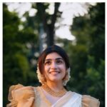 Manasa Radhakrishnan Instagram - Celebrate Onam in style with our beautiful collection of traditional Kerala wear🏵️ . Inframe : @me.radhakrishnan Production: @l4lavendermedia Location : @agristays Stylist : @rashmimuraleedharan MUA : @shan_sha_ji . . . . #onam #onamcelebration #onamdress #saree #sareefashion #newcollection #newdesign #celebrationbegins #festival #trendingnow #newdress #latestdesigns #dresses #dress #dressoftheday #costume #citysilks #citysilksonam #onamspecial #onamcollection #familydestination #l4lavendermedia City Silks