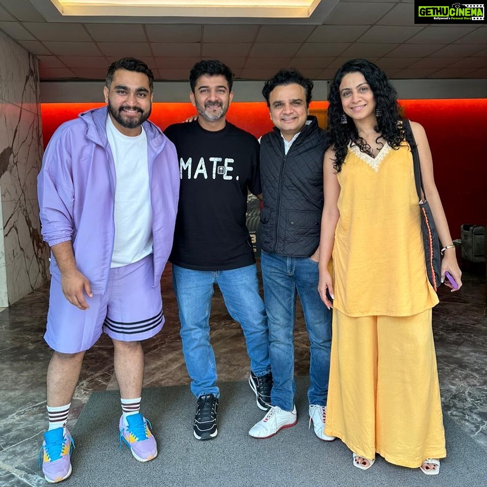 Manasi Parekh Instagram - Fun projects coming up! #staytuned @soulfulsachin @parthivgohil9 @viraj_ghelani
