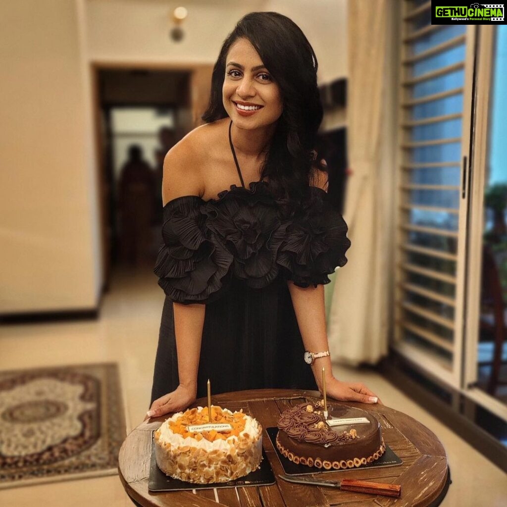 Manasi Parekh Instagram - What a fun day! Thanks for all the wishes everybody! And thanks @mindsetr and @bruh_m_in for these clicks! The last video is my party in London that @priteevarsani graciously hosted in her backyard with all our London friends and the Timli dance with @planetparle @dhvanii @bhaktikubavat and gang was the highlight! #birthday #friends #memories Mumbai, Maharashtra