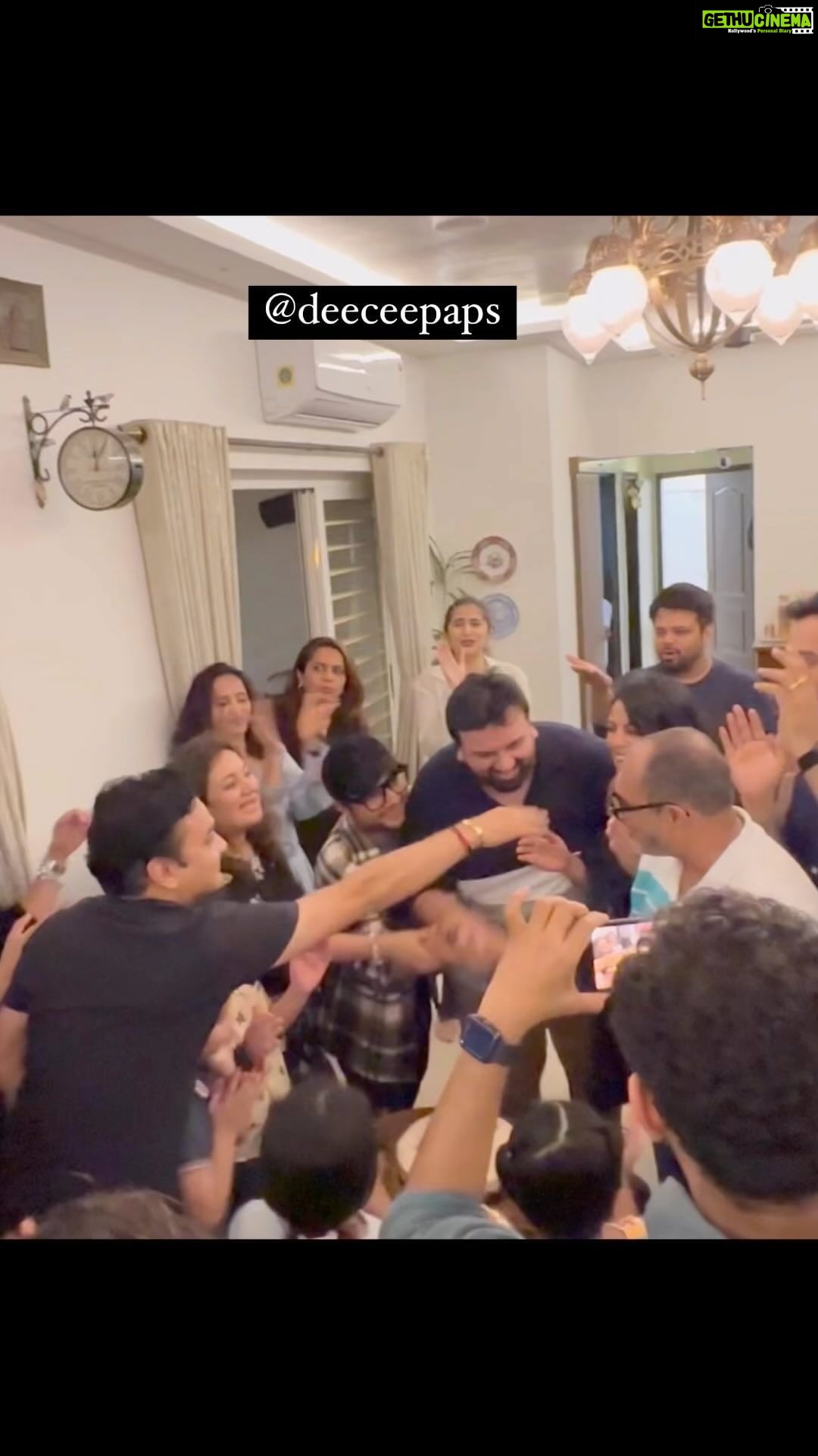 Manasi Parekh Instagram - Couple @manasi_parekh and @parthivgohil9 sure are great hosts as they celebrated @manasi_parekh and other industry friends’ birthday together! As July is the month of birthdays composer @parthmusic , Actor @hardiksangani and Director @director_vipul_mehta did a joint celebration with all their industry friends. There was mumbai street food, cakes and tiramisu as all the artists partied till the wee hours of morning! Happy birthday once again you guys!♥️ . #actors #gujaratifilmindustry #filmindustry #artistsoninstagram #celebratingjulybirthdays #manasiparekh #parthivgohil #mumbai #mumbaifood #deecee #deeceepaps Mumbai, Maharashtra