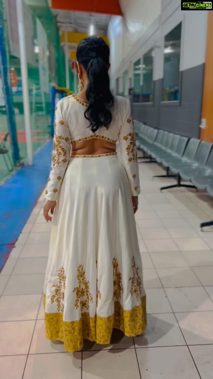 Manasi Parekh Instagram - Is it only me who can’t wait for Navratri ?? What an incredible tour we had @yajuvaghela @harshi27 @parthivgohil9 #thistime #lastyear #australia #navrati