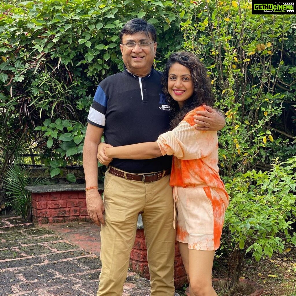 Manasi Parekh Instagram - To the light of our lives, my ever energetic, positive, giving, caring Daddy who sends what’s app messages about all my work and achievements to every contact on his phone number not once but twice 😂😂 Thank you for giving me the freedom to fly always @parekh9145 ♥️♥️♥️ #happyfathersday