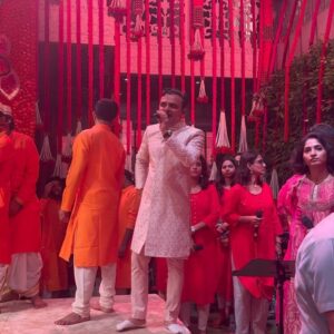 Manasi Parekh Instagram - @parthivgohil9 flew down straight from Kailash Mansarovar ( the birth place of Ganesha in North) and I landed from Rameshwaram( the place with maximum Shiva Temples in the South)  to experience the fabulous Ganapaty celebrations at Antilia by the Ambanis! It’s such a special and one of a kind celebration. And the best part is that @parthivgohil9 performs there every year 🙏🏼😇😇 
#ganpatibappamorya 

HMU : @rxxti