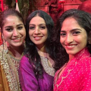 Manasi Parekh Instagram - @parthivgohil9 flew down straight from Kailash Mansarovar ( the birth place of Ganesha in North) and I landed from Rameshwaram( the place with maximum Shiva Temples in the South)  to experience the fabulous Ganapaty celebrations at Antilia by the Ambanis! It’s such a special and one of a kind celebration. And the best part is that @parthivgohil9 performs there every year 🙏🏼😇😇 
#ganpatibappamorya 

HMU : @rxxti