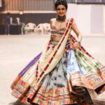 Manasi Parekh Instagram - It’s so gloomy and rainy outside, all I can think of is when will Navratri come!!! Jaldiiii garba karva chhe 💃🏽