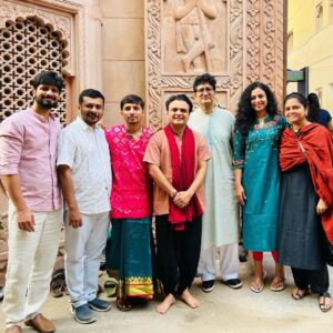 Manasi Parekh Instagram - Something exciting stirring up 🧿♥️
@prasoonjoshilive @parthivgohil9 @viral_rachh @raam_mori @usernametoocommon  @rohitchaudhary86 

#newproject