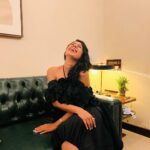 Manasi Parekh Instagram - What a fun day! Thanks for all the wishes everybody! And thanks @mindsetr and @bruh_m_in for these clicks! The last video is my party in London that @priteevarsani graciously hosted in her backyard with all our London friends and the Timli dance with @planetparle @dhvanii @bhaktikubavat and gang was the highlight! #birthday #friends #memories Mumbai, Maharashtra