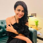 Manasi Parekh Instagram - What a fun day! Thanks for all the wishes everybody! And thanks @mindsetr and @bruh_m_in for these clicks! The last video is my party in London that @priteevarsani graciously hosted in her backyard with all our London friends and the Timli dance with @planetparle @dhvanii @bhaktikubavat and gang was the highlight! #birthday #friends #memories Mumbai, Maharashtra
