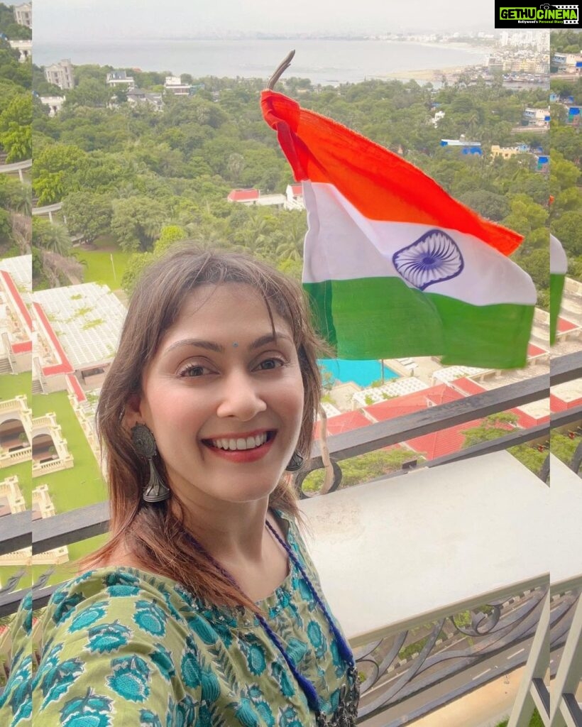 Manjari Fadnnis Instagram - Happy Independence Day You all! 🤗❤️ Was so pleasantly surprised when our postman from my area came to my place yesterday gifting me our flag & told me it’s from @indiapost_dop for your home❤️ I was so touched & can’t stop looking at how beautiful it looks flying in my balcony. I’m obsessed🤩 Thankuuuu @indiapost_dop 🙏🏼🙏🏼🙏🏼 you made this Independence Day special🤗 #independenceday #harghartiranga #indian #proud #proudindian #indianflag