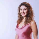 Manjari Fadnnis Instagram - Not your Barbie girl…. 😋 I ain’t plastic, call me Classic 📸 @yasarcurtay Makeup: @ganeshpalav1606 Hair : @hairby_vijaya #barbie #notyourbarbiegirl #pink #manjari #manjarifadnis #curly #curlyhair