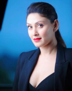 Manjari Fadnnis Instagram - Embrace your dark side…. 

Hair: @nisha.padhariya 
Photography :  @ak_770078 
Manager : @babubhaithiba 
PR: @v4uprmedia 

#black #blackmagic #style #fashion #manjarifadnis #redlips