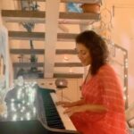Manjari Fadnnis Instagram - Can this song ever fade…. Happy World Music Day 🎶 🎼 🎵 Did this cover for a film I shot during lockdown. It’s placed so beautifully in the film by our director @souvikguptain, where my husband who is in another city & can’t be with me because of the lockdown is missing me watching this on his laptop. U can find that sweet little film , Yeh Dooriyan on Disney Hotstar #worldmusic #happyworldmusicday #worldmusicday #aajjaanekizidnakaro #cover #manjarifadnis #actress #singer #oldsongs #oldschool #oldisgold